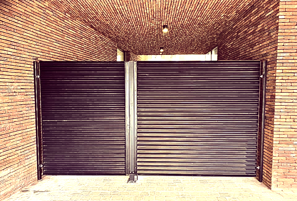 Stalen design poort